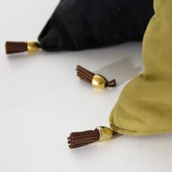 POMPONS S X 3 NYLON/POLYU MARRON